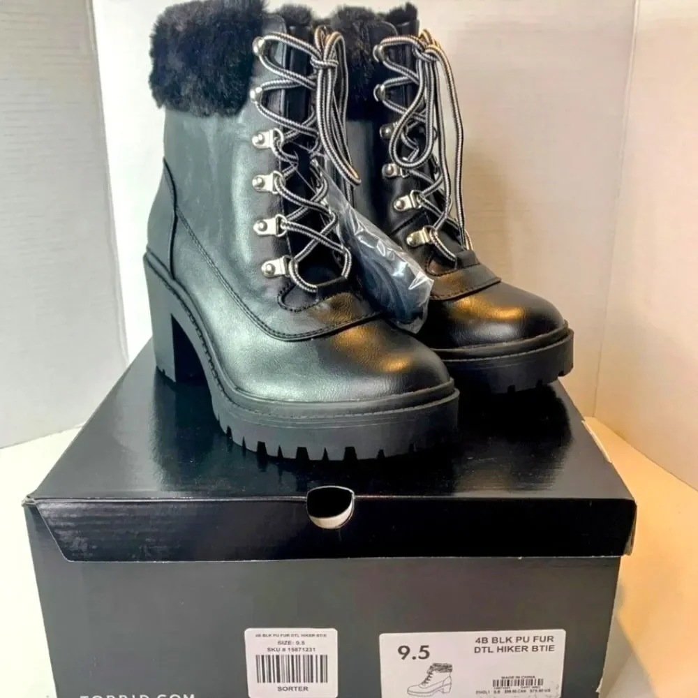 TORRID Extra wide black warm fur chunky winter Bootie (WW) 9.5 W NEW IN BOX